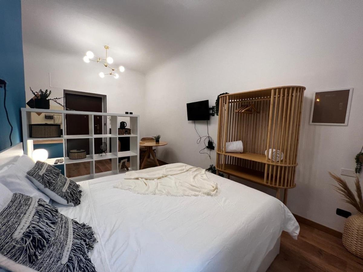 Regina Milano Ai Navigli - Sky Tv, Wifi And Breakfast Box Daire Dış mekan fotoğraf