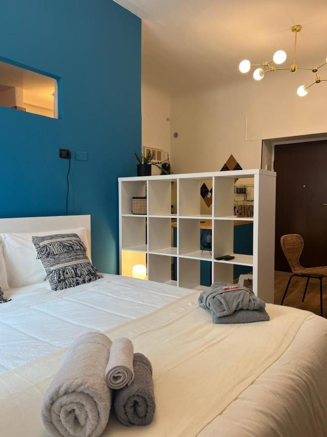 Regina Milano Ai Navigli - Sky Tv, Wifi And Breakfast Box Daire Dış mekan fotoğraf